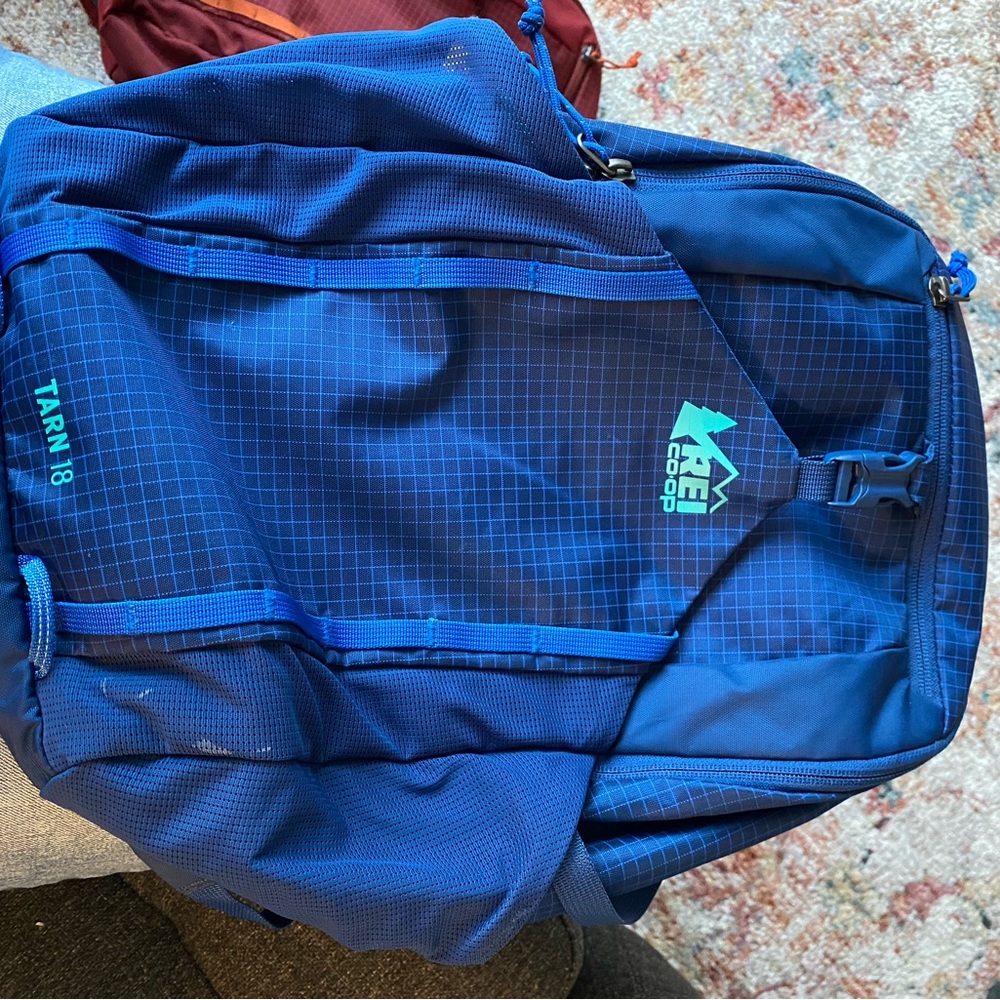 REI Tarn 18 kids backpack GUC